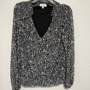 Evereve floral pop over bubble hem blouse - Size Large - Retail $88